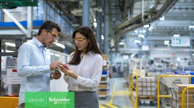 Schneider Electric inaugure les solutions de décarbonation et d’économies d’énergie mises en place sur son site de production MG Alès